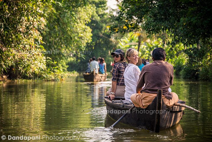 The boatmen takes us along the beautiful backwaters. 