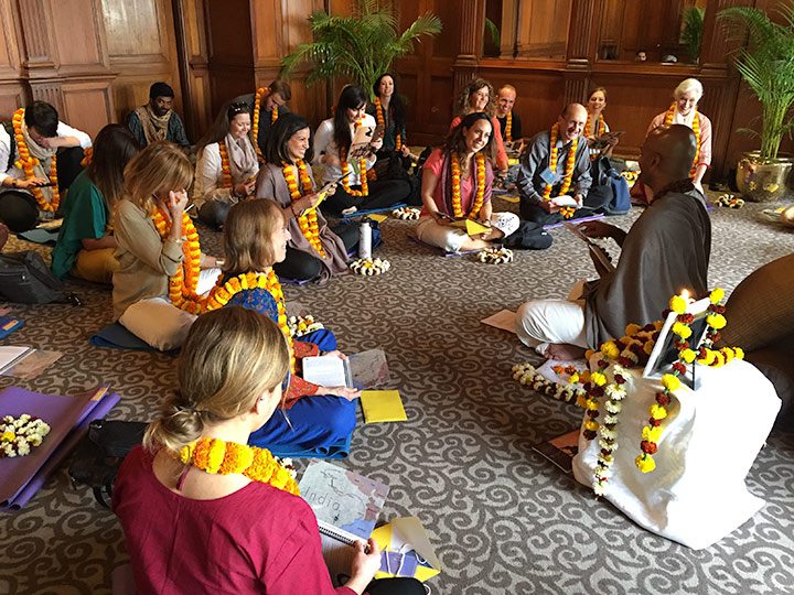 We start our spiritual adventure with an orientation meeting. Giving an overview of the classes, travel, culture, philosophy and some handy guidelines to navigate India.