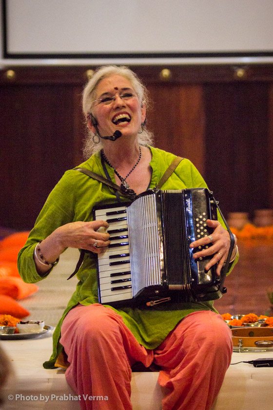Lynda concluded the day with kirtan, devotional singing, as part of our study of the importance of devotion on the meditative path.