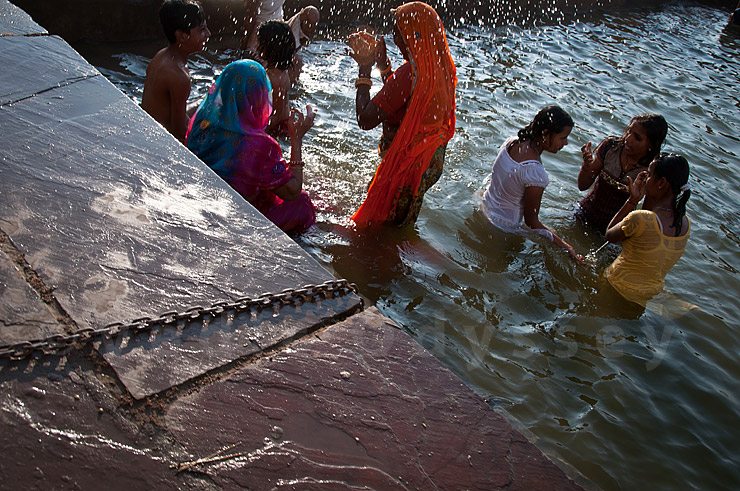 Pilgrims bathing at Pushkar's holy lake
