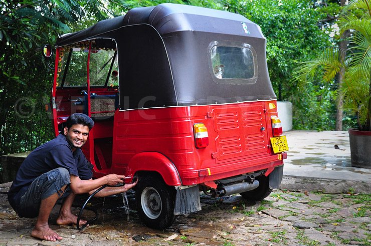 rickshaw red