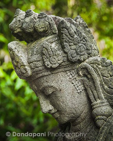 statue-mendut-temple-indonesia